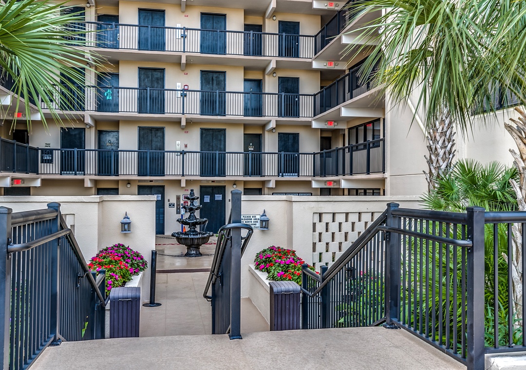 Holiday Towers 1103 - Courtyard