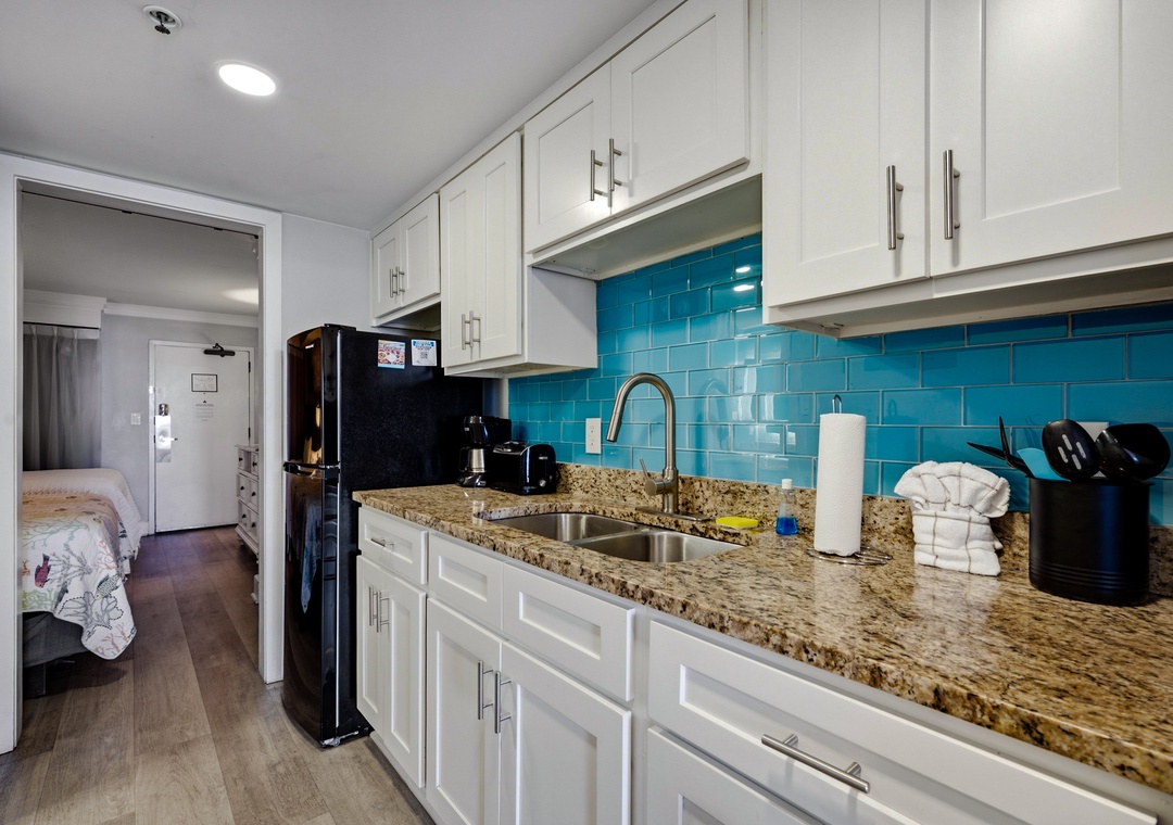 Grand Caymen 357 - Kitchen