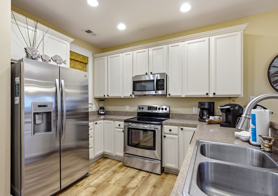 624 Ratoon Lane - Kitchen