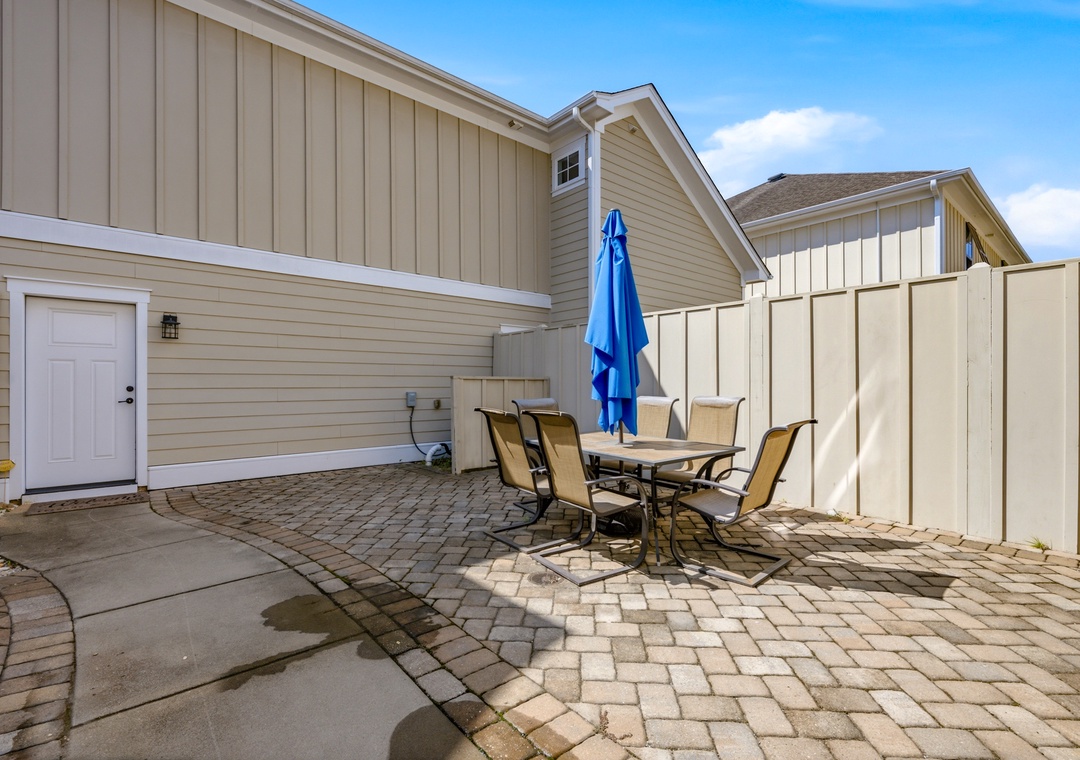 Family Tides - Outdoor Patio