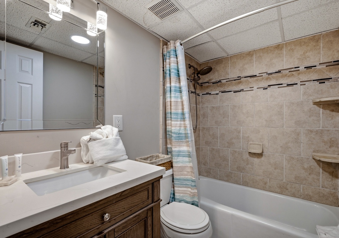 Holiday Towers 1103 - Guest Bathroom 1