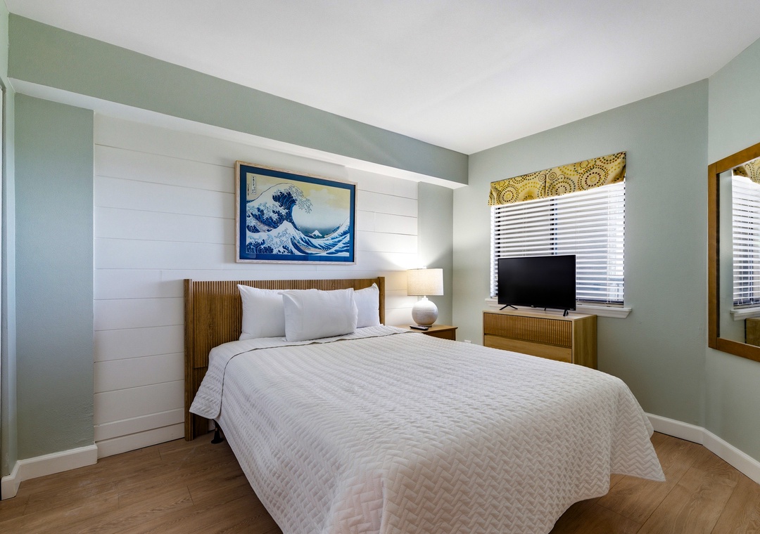 Guest Bedroom with Queen Bed