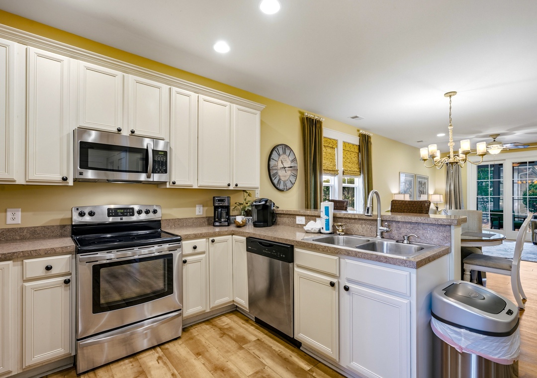 624 Ratoon Lane - Kitchen