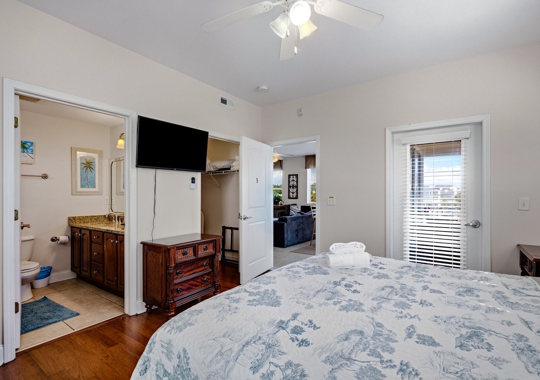 Ocean Breeze 2C | California King Bedroom