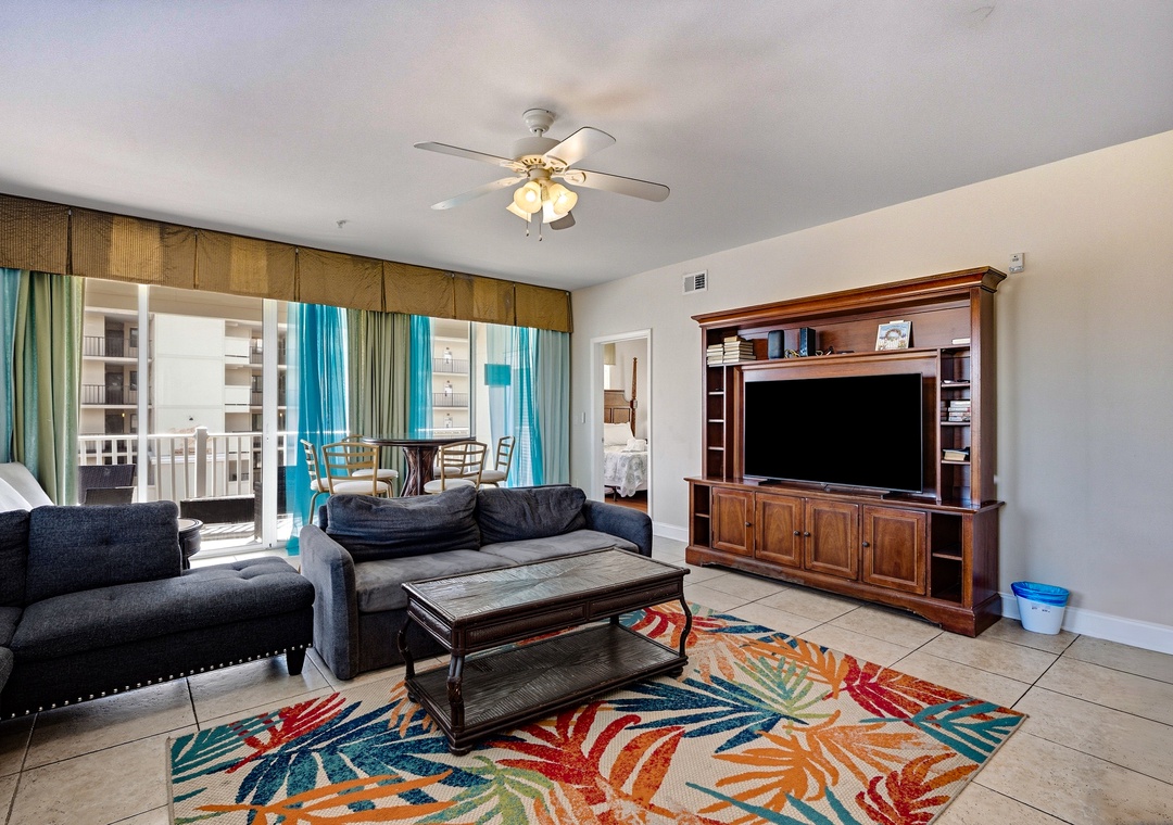 Ocean Breeze 2C | Living Area