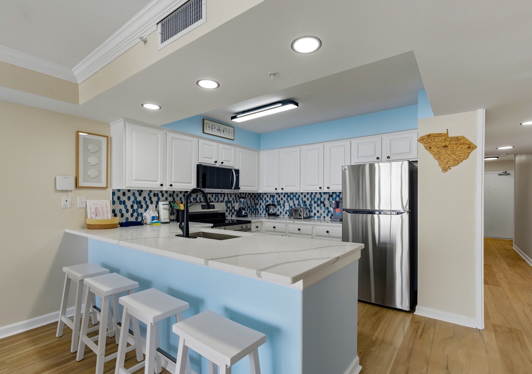 Eat-in kitchen bar seating