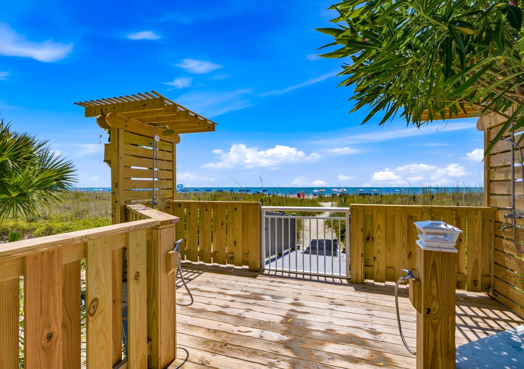 Shoreham Towers #1 PH4 - Resort Beach Access & Shower