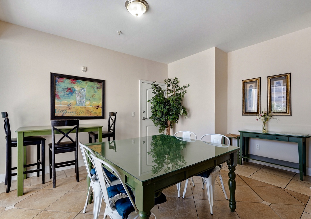 Ocean Breeze 2C | Dining Area