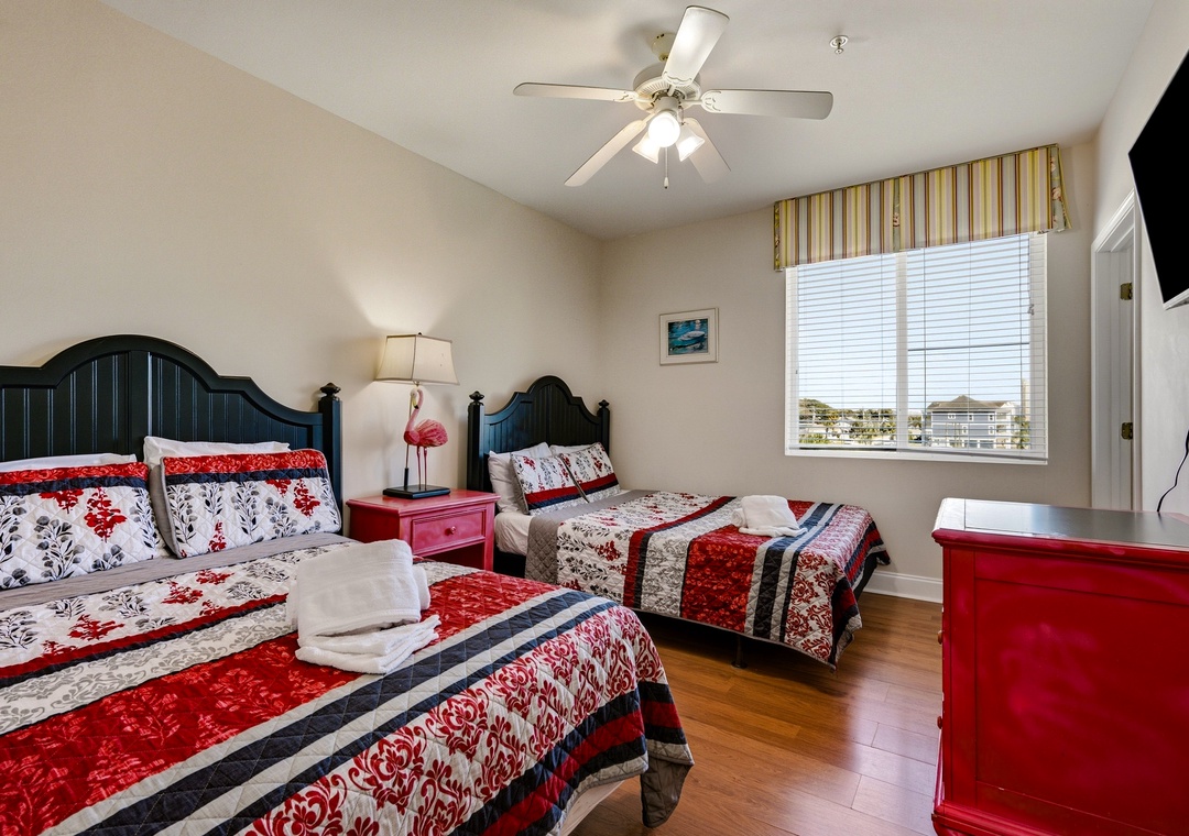 Ocean Breeze 2C | Bedroom with Queen and Full Bed