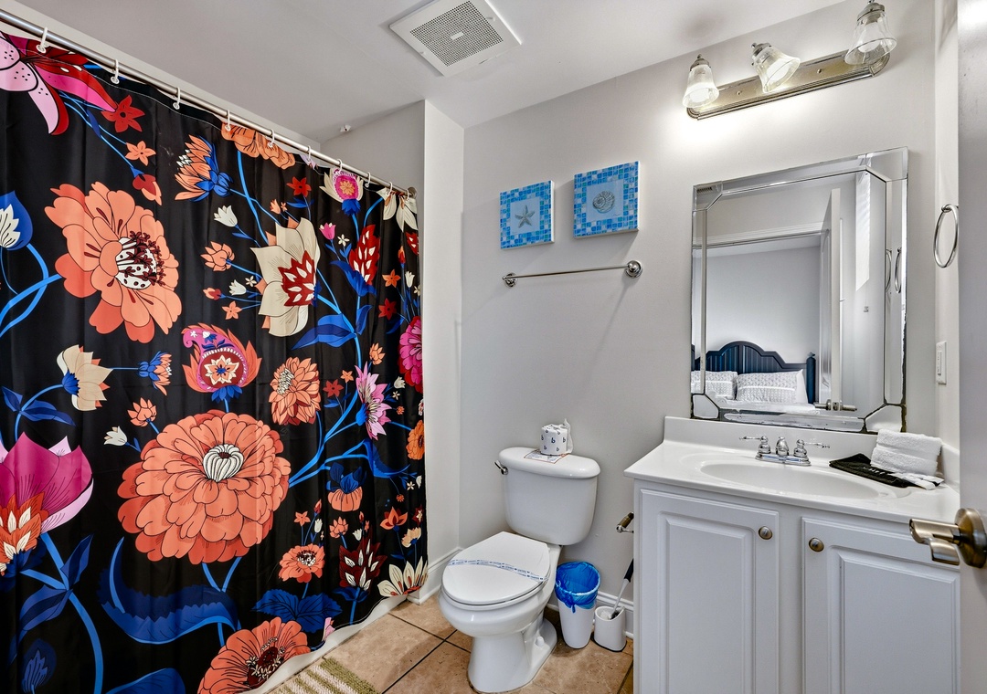 Ocean Breeze 2C | Full Bathroom
