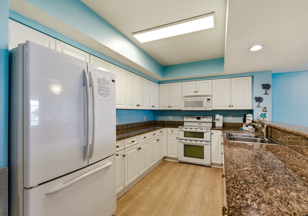 Kitchen with Full Sized Appliances