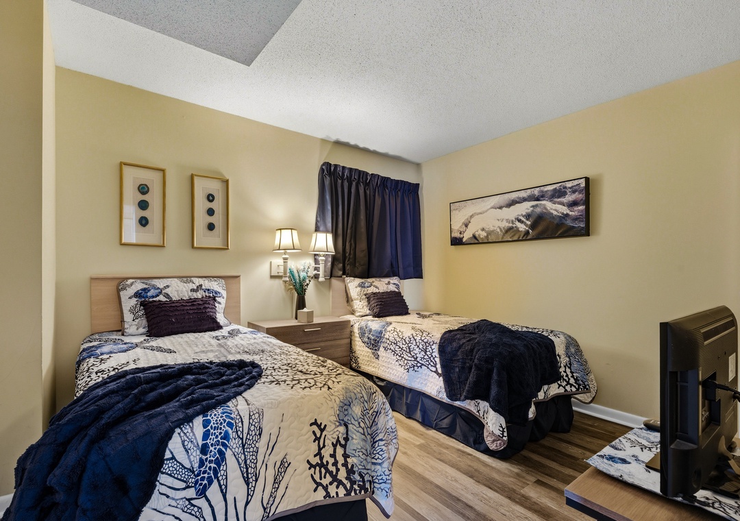 Guest bedroom with two twin beds