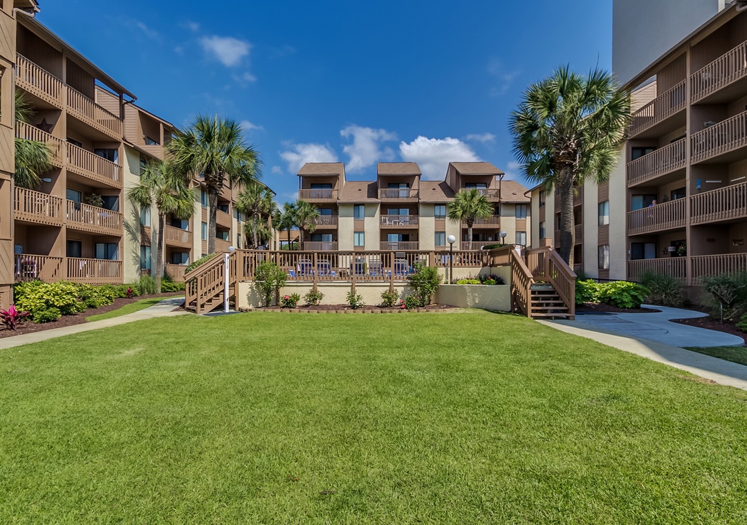 Anchorage I courtyard by the pool