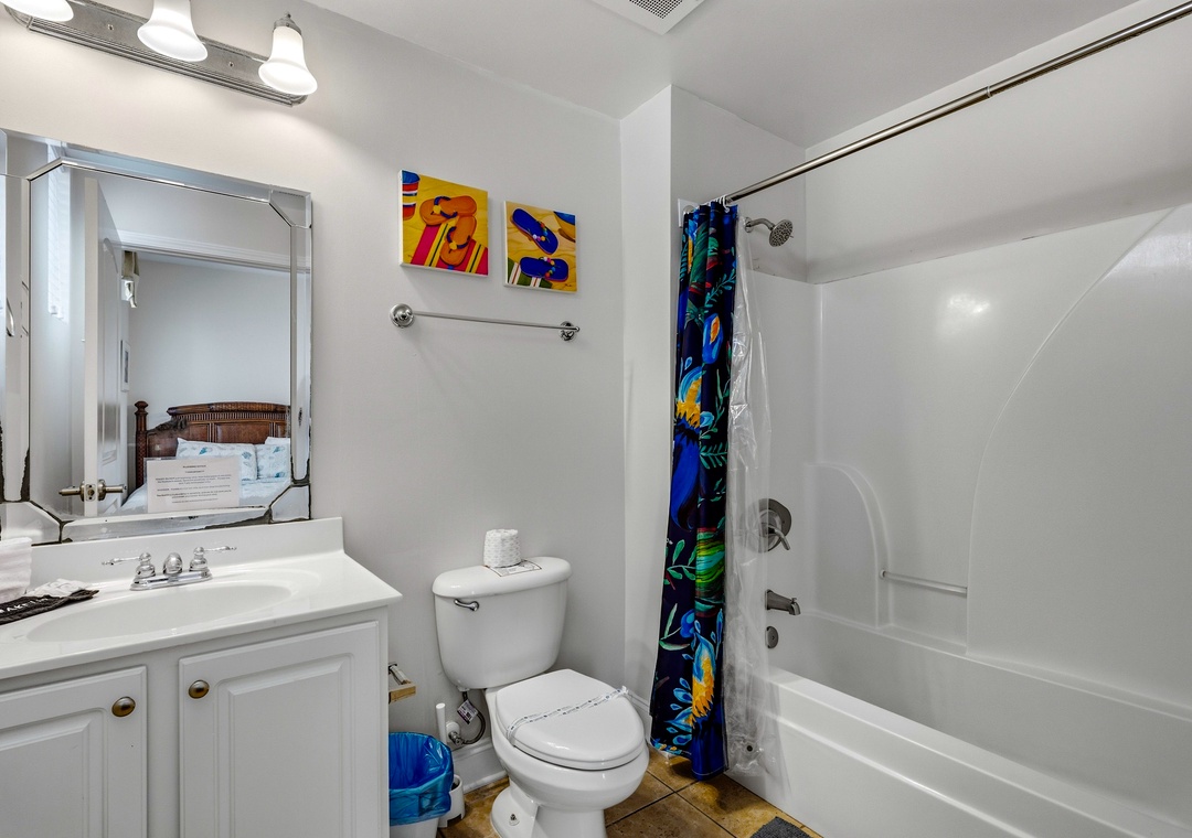 Ocean Breeze 2C | Full Bathroom