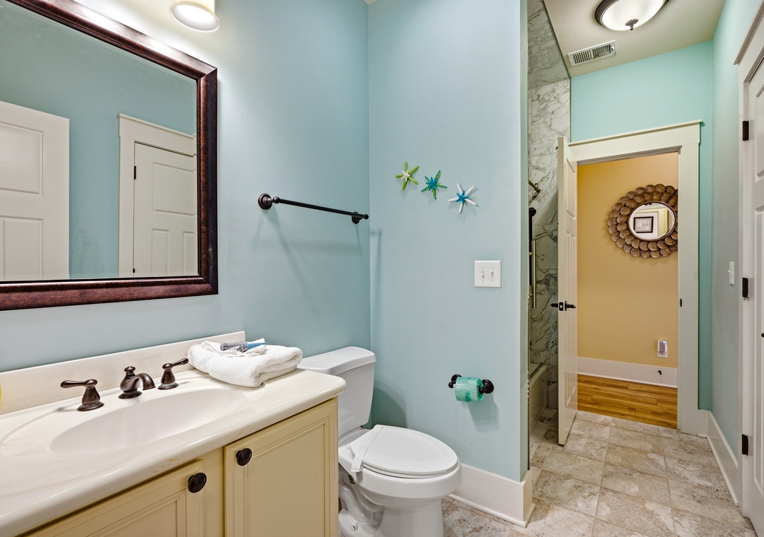 624 Ratoon Lane - Guest Bathroom