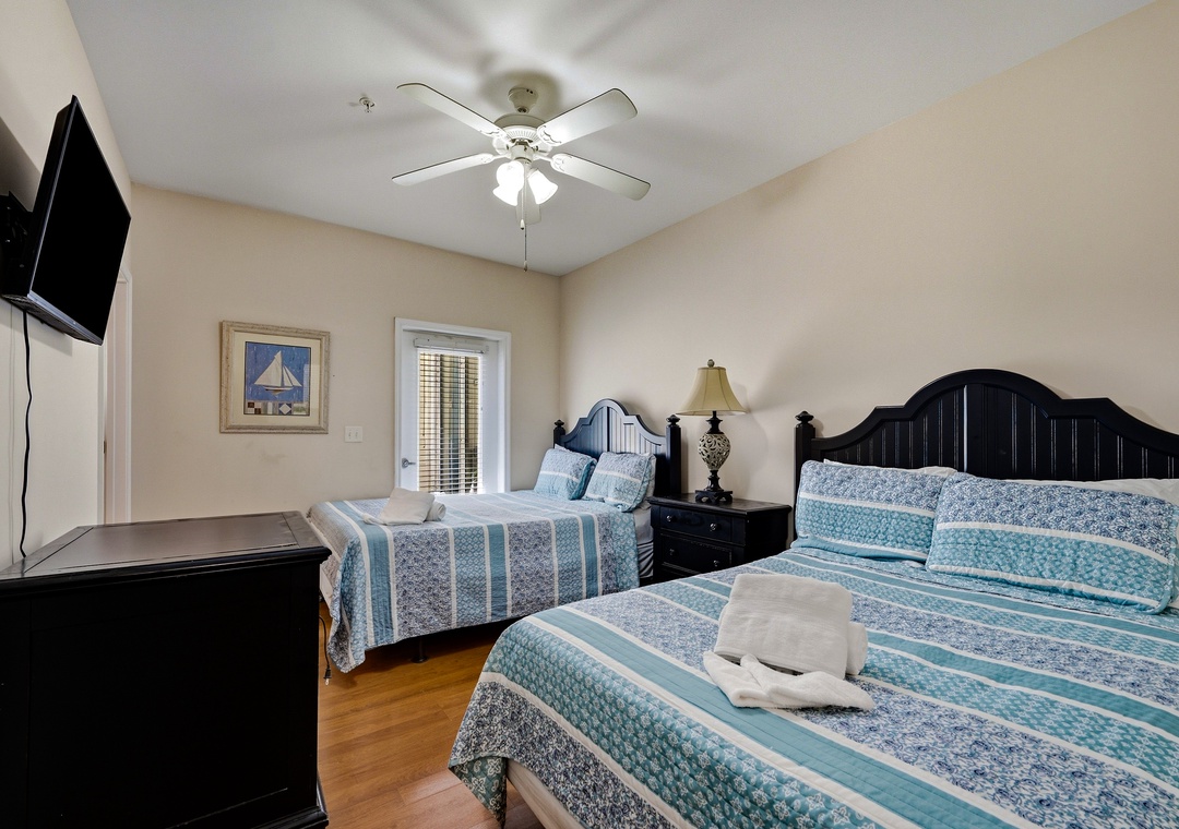 Ocean Breeze 2C | Bedroom with Queen and Full Bed