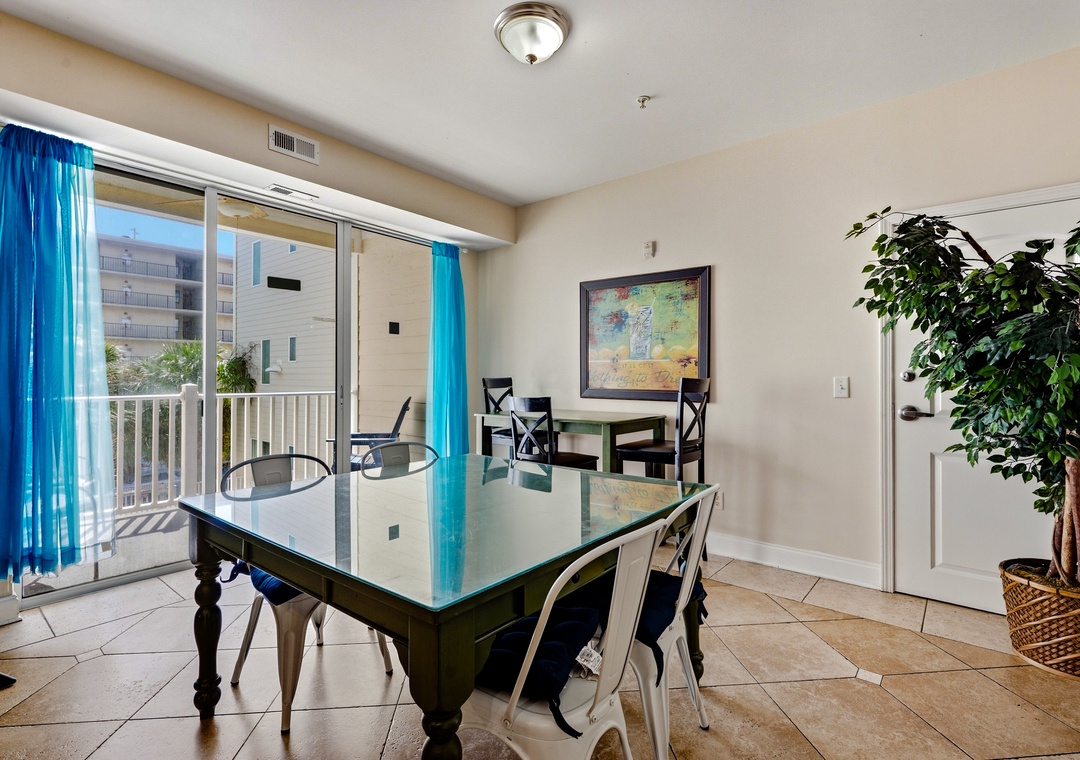 Ocean Breeze 2C | Dining Area
