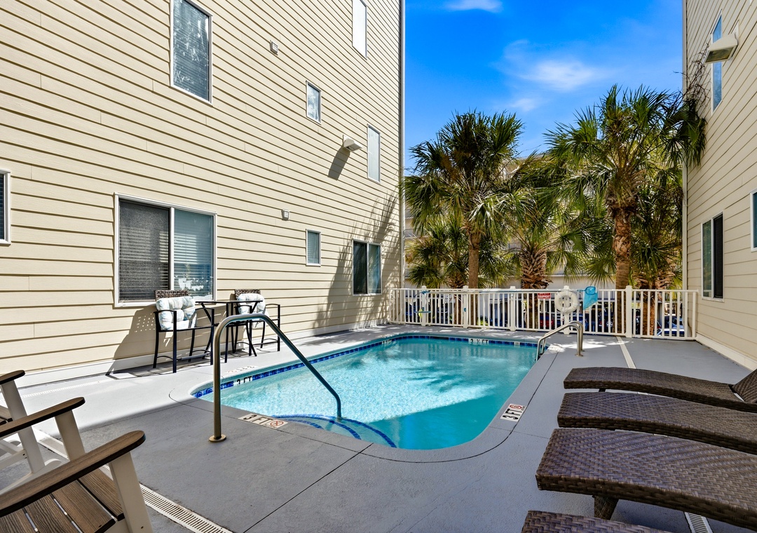 Ocean Breeze 2C | Community Pool