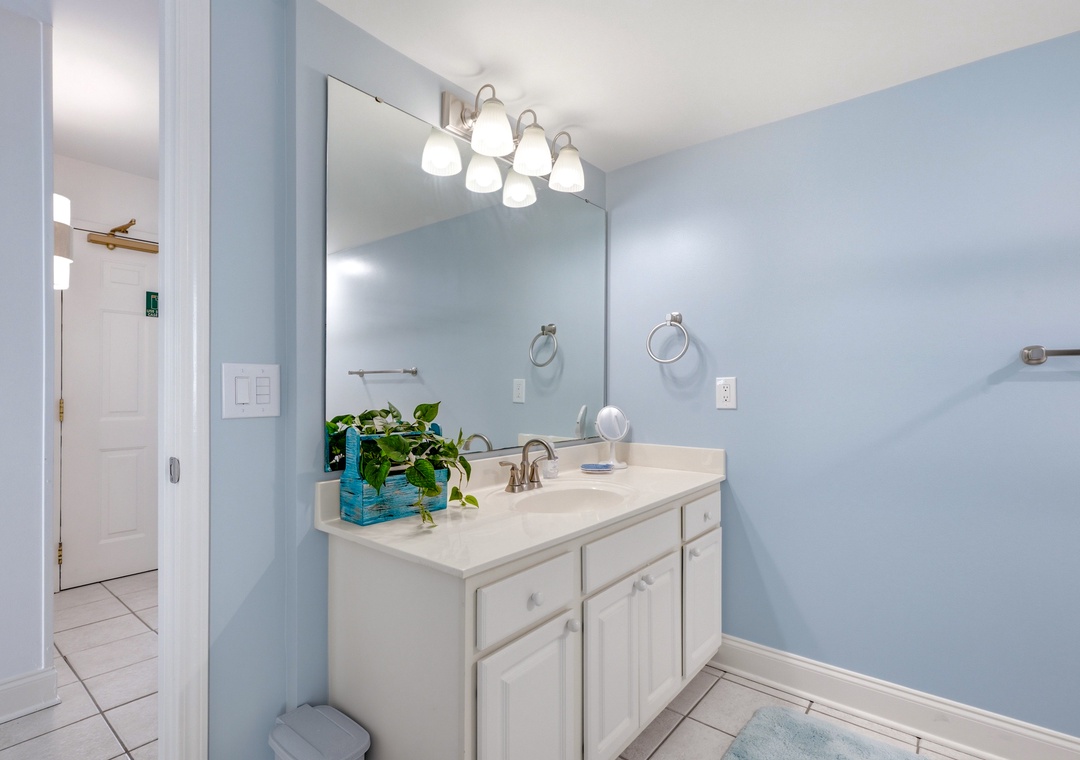 Emerald Cove 4A - Third Bath