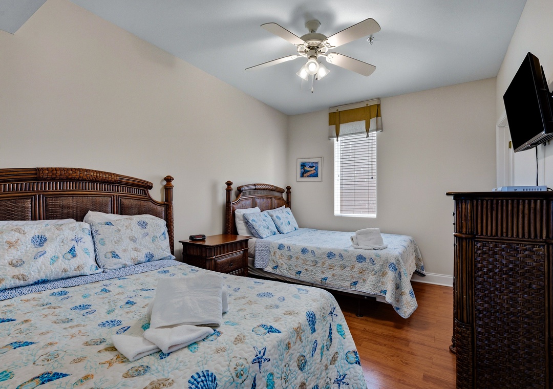 Ocean Breeze 2C | Bedroom with Queen and Full Bed