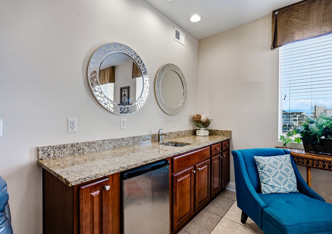 Ocean Breeze 2C | Living Area with Kitchenette
