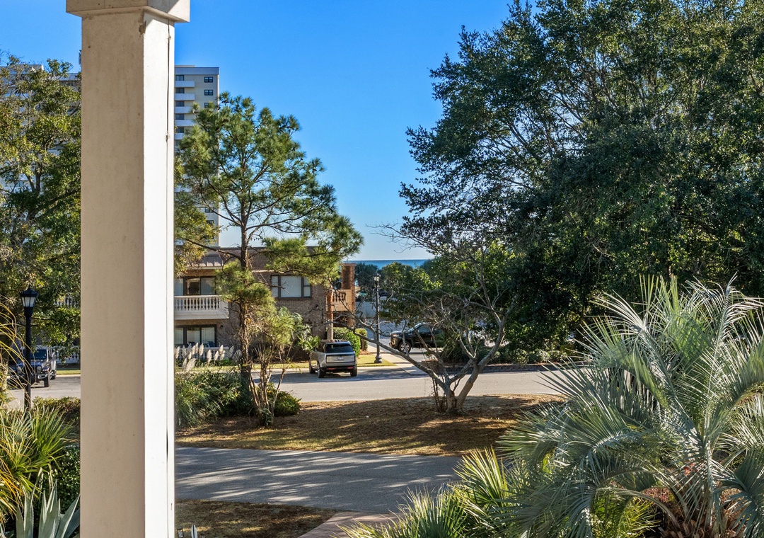 Regal palms - Front Porch View