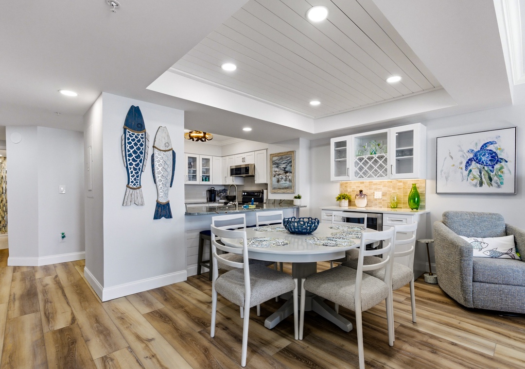 South Wind 1206 - Dining Area