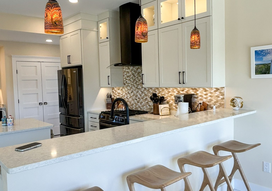 Kitchen with Breakfast Bar