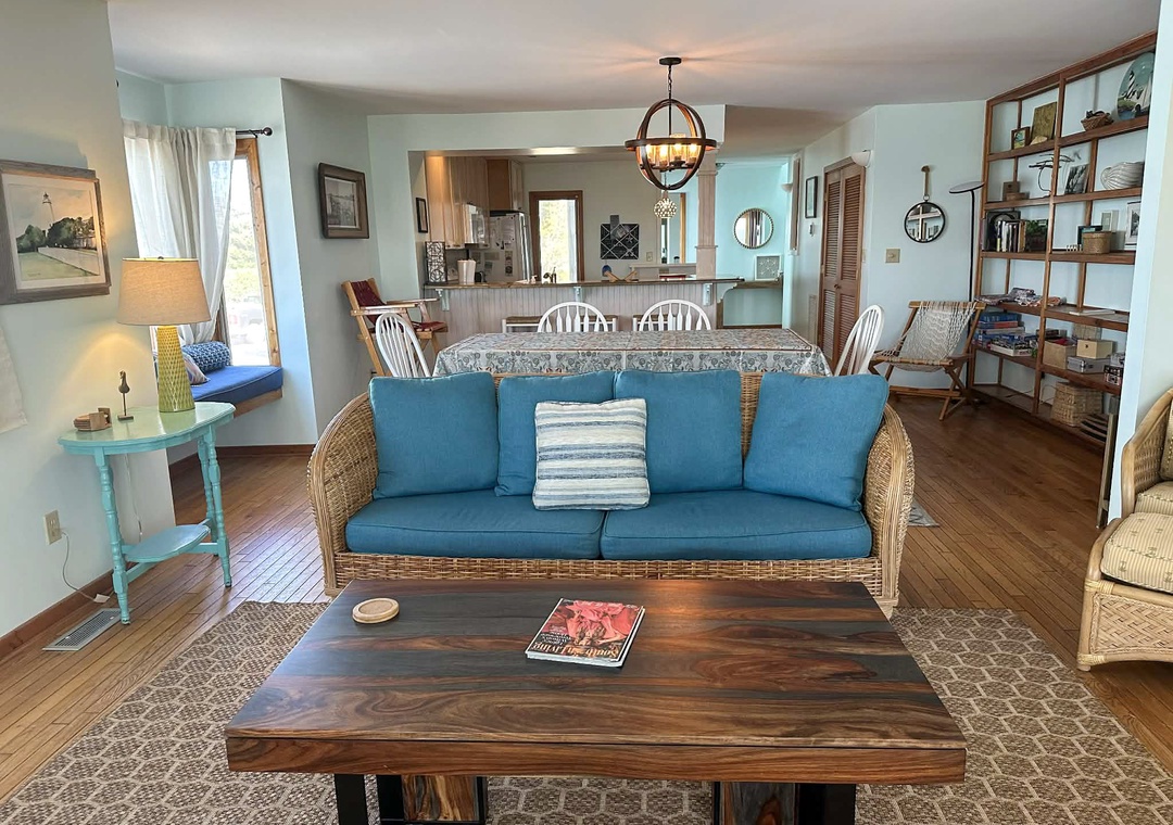 Overall Living Area, First Floor