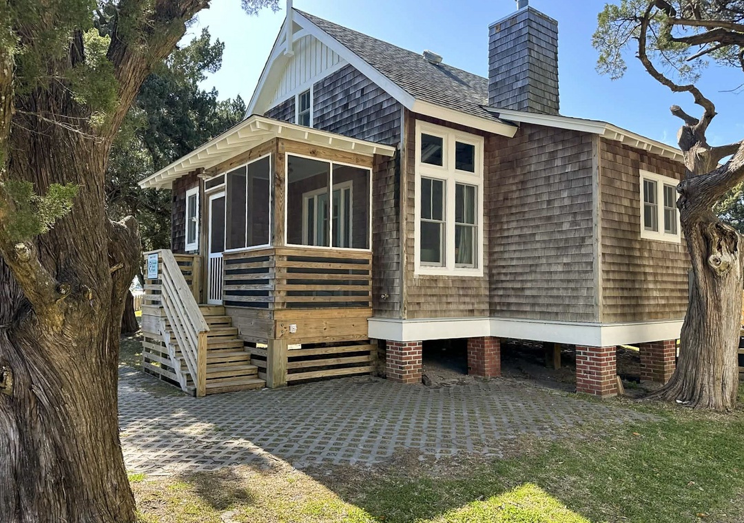 Front Parking on Lighthouse Road