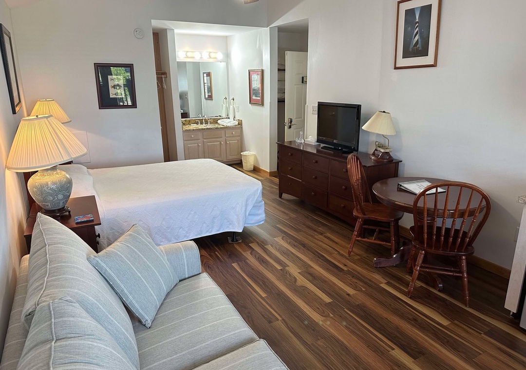 Bedroom B (alternate view)