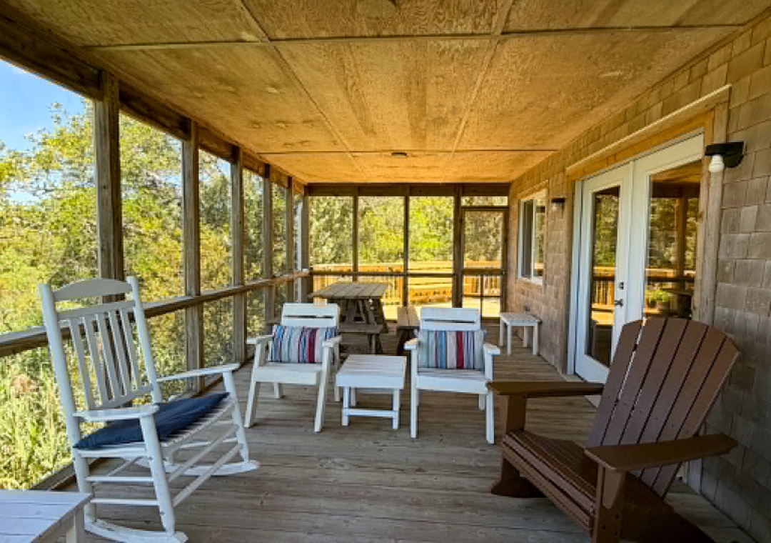 Screened Porch (alternate view)