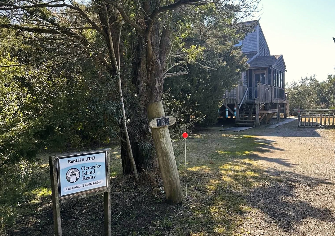 Front of Canel Cottage, 3 vehicle limit