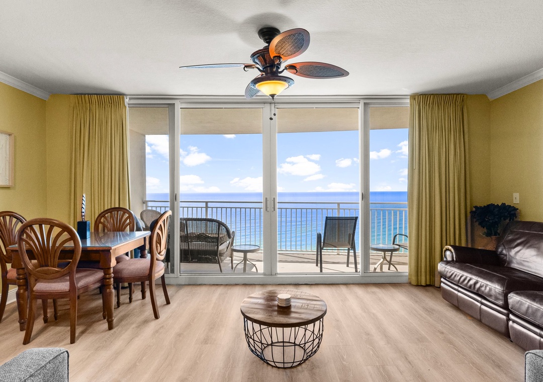 Emerald Beach Resort 1834 - On the 'Main Strip' - Beachfront! | Photo 2