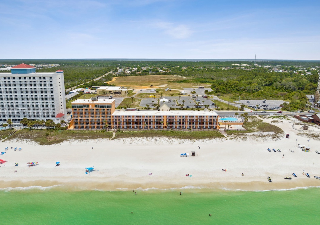 Sharkys Retreat 701 - Beachfront Views - Family Friendly | Photo 2