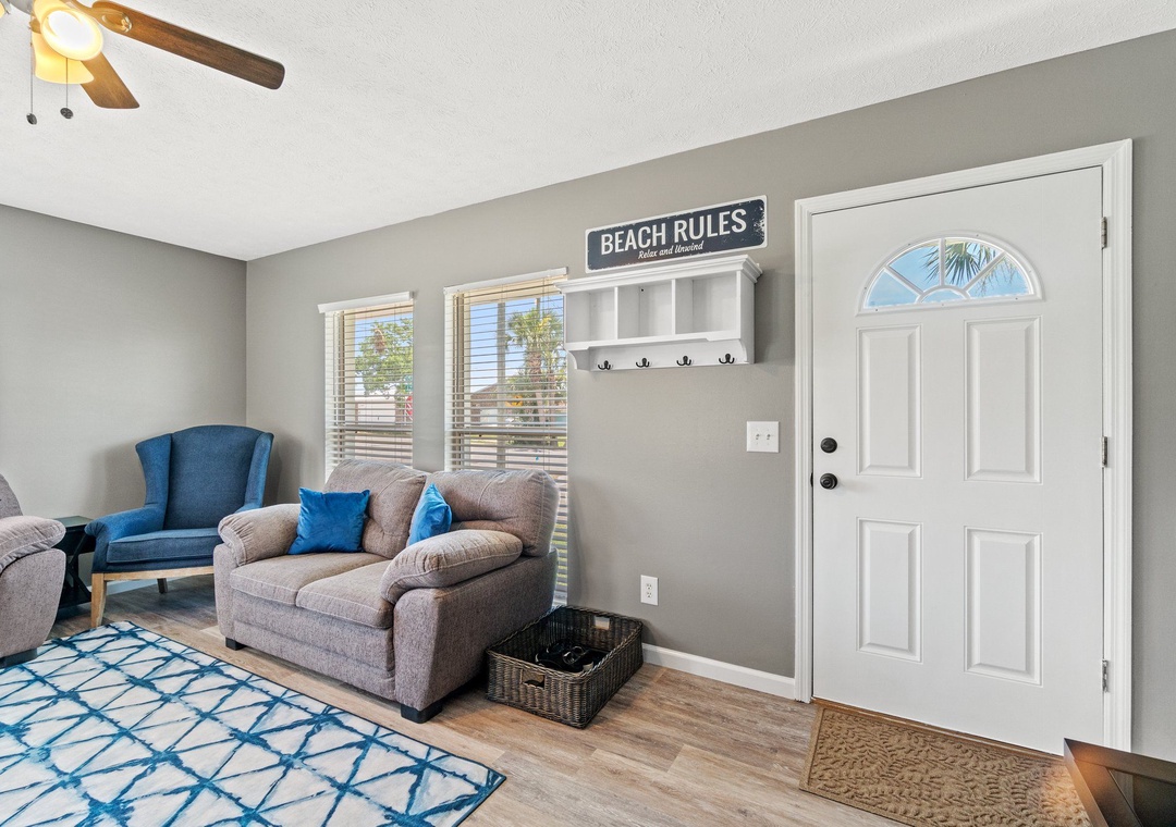 Sunny Daze Cottage - Three Bedroom - Short Walk to the Beach! | Photo 2