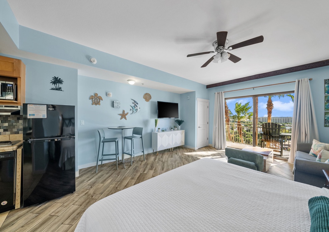 Origin 0633 - Studio King - Sunrise and Gulf Views | Photo 1