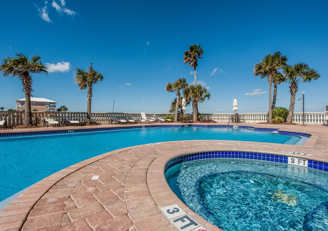 Portofino Tower 4 pool