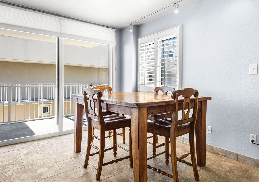 Seating for four at the dining table
