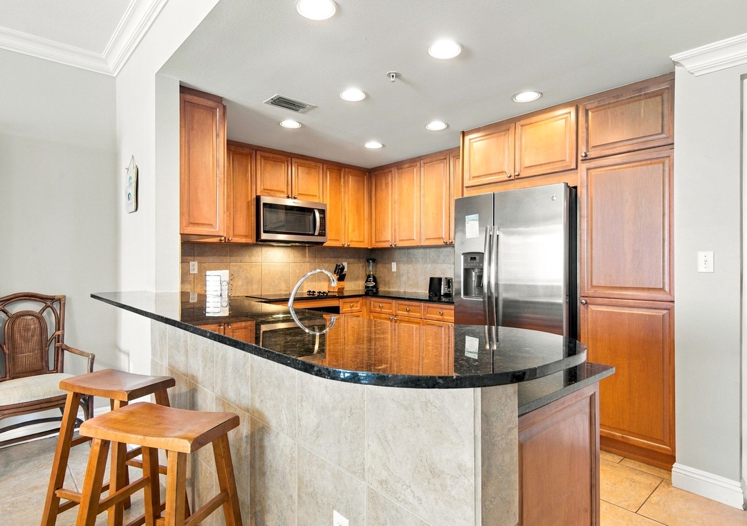 Eat-in kitchen bar seating
