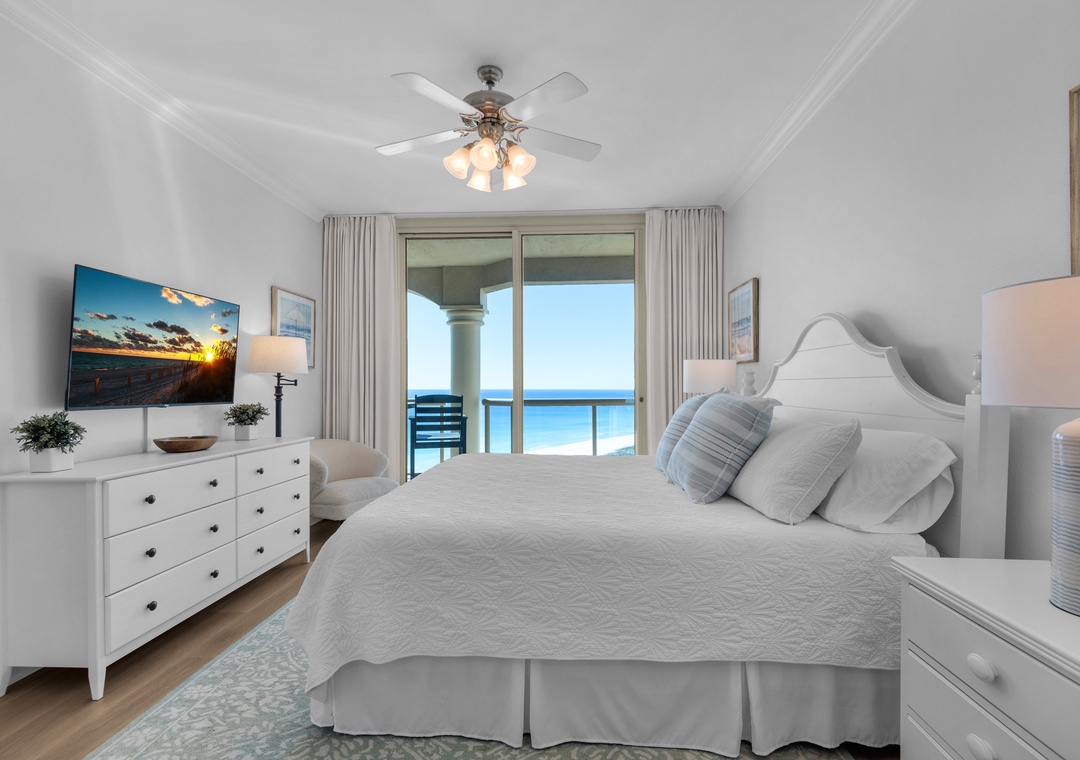 Primary suite with king bed and balcony access