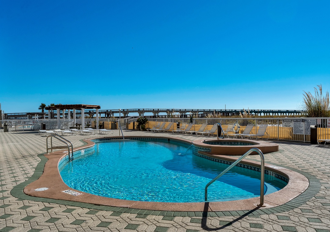 Summerwind outdoor pool