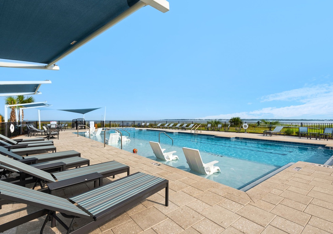 Lounge by the pool at San De Luna