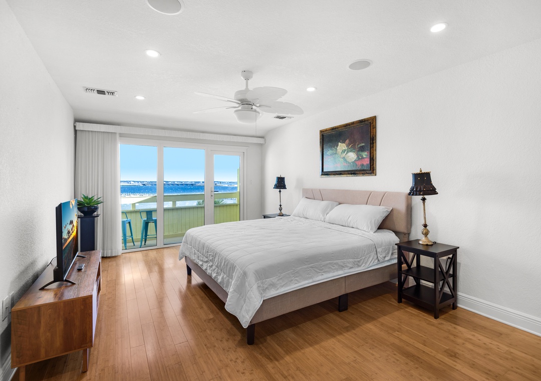 Third floor primary bedroom