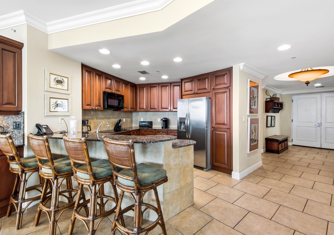 Eat-in kitchen bar seating