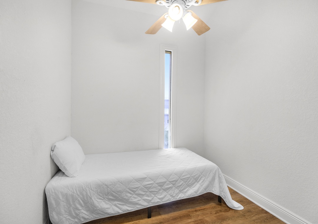 Twin room 2 attached to the primary suite