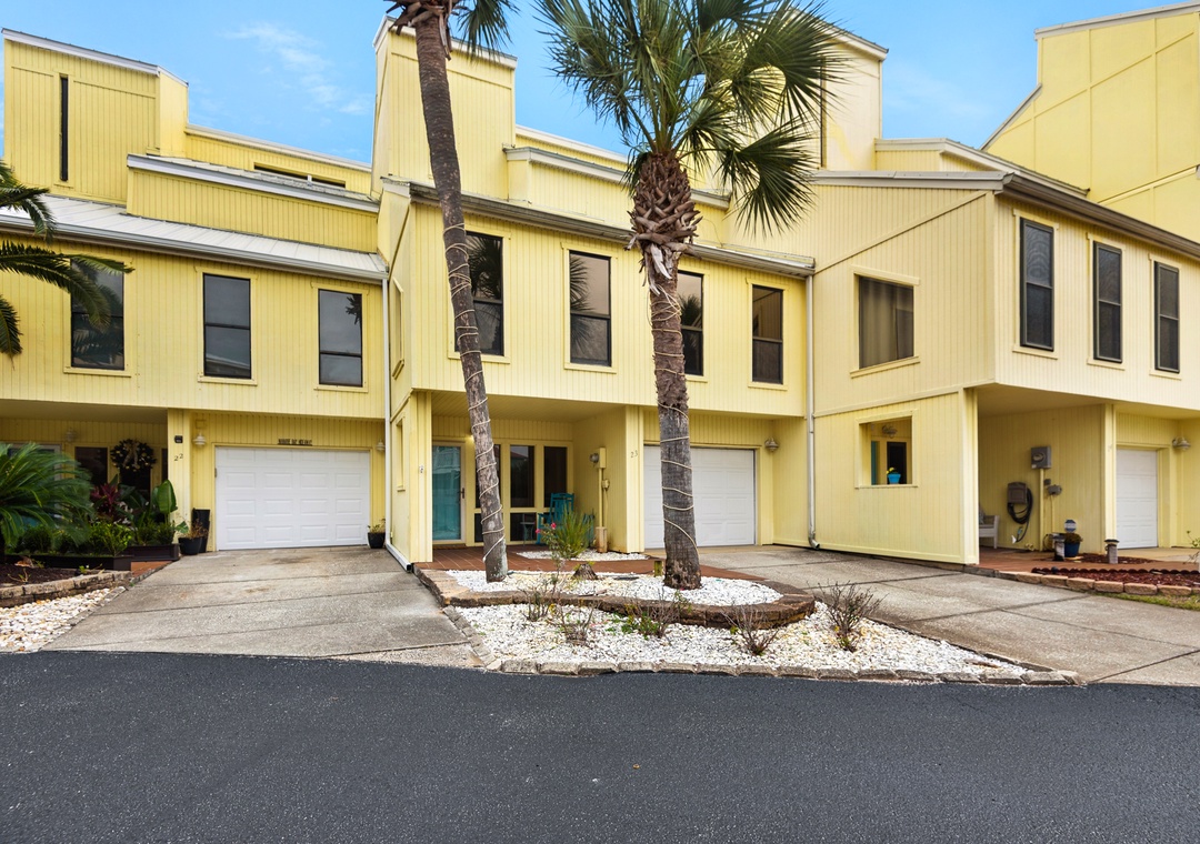 Buena Vida garage and driveway parking