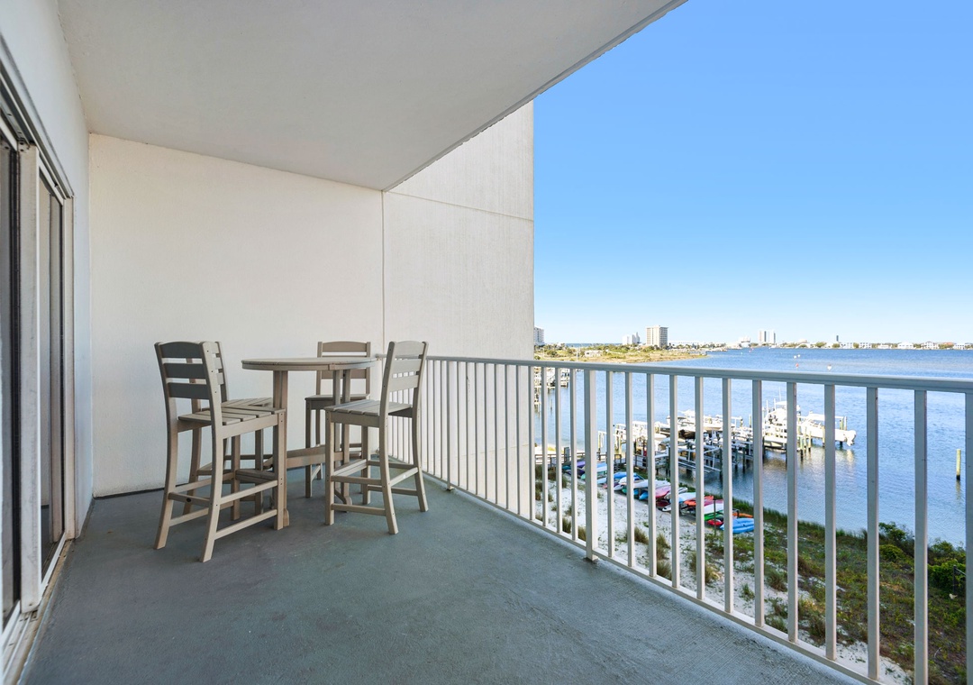 Dine al fresco on the balcony