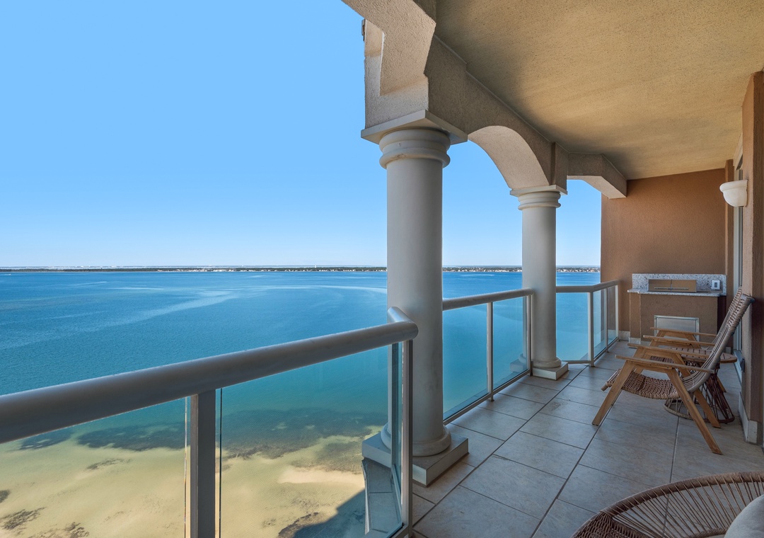 Private balcony with endless Sound views