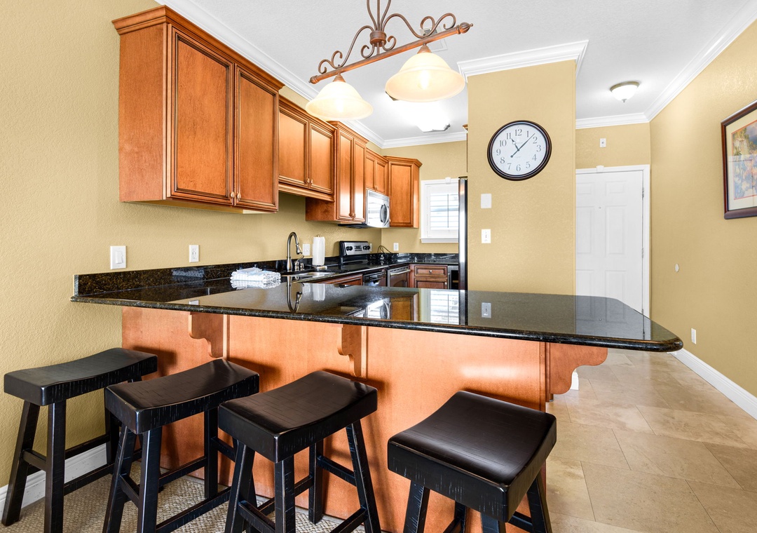 Eat-in kitchen bar seating